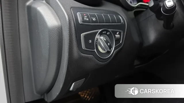 Mercedes-Benz C-Class W205 2018 Серебристо-серый из Кореи, фото 2