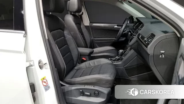 Volkswagen Tiguan second Generation 2020 Белый из Кореи, фото 2
