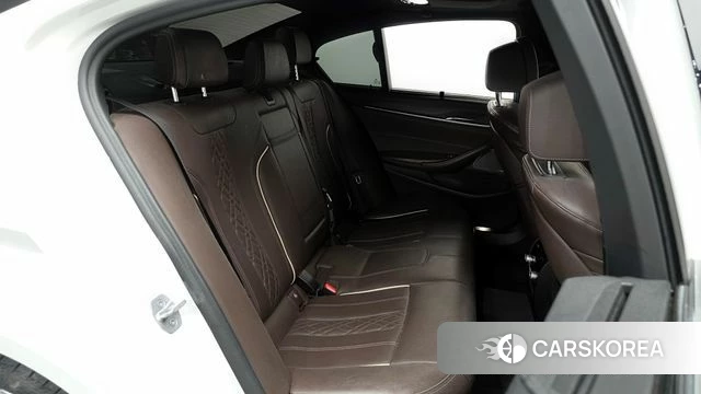 BMW 5 Series (G30) 2020 Белый из Кореи, фото 2