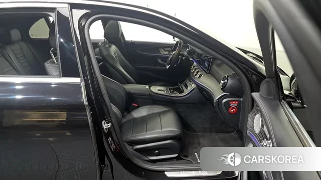 Mercedes-Benz E-Class W213 2021 Черный из Кореи, фото 2