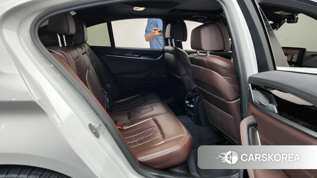 BMW 5 Series (G30) 2021 Белый из Кореи, фото 2