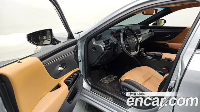 Lexus ES300h 7th generation 2022 Серебряный из Кореи, фото 2