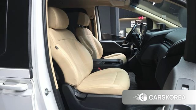 Hyundai Staria 2023 Белый из Кореи, фото 2