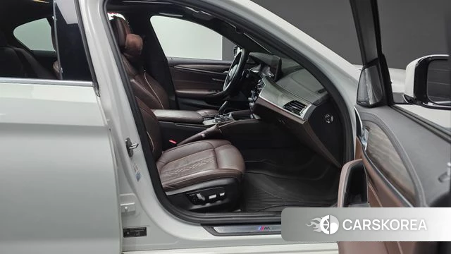 BMW 5 Series (G30) 2020 Белый из Кореи, фото 2