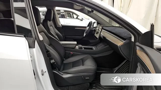 Tesla Model Y 2024 Белый из Кореи, фото 2