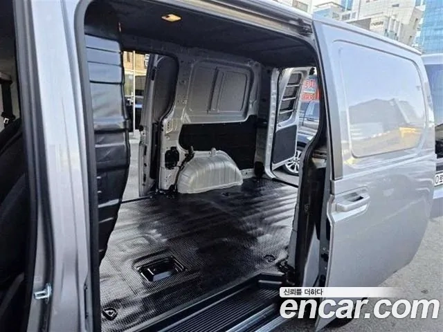 Hyundai Staria 2022 Серебряный из Кореи, фото 2