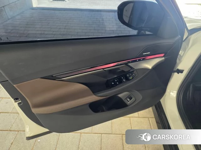 BMW 5 Series (G60) 2025 Белый из Кореи, фото 2