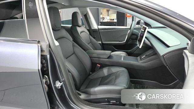 Tesla Model 3 2025 Серый из Кореи, фото 2