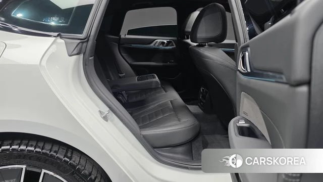 BMW i4 2025 Белый из Кореи, фото 2