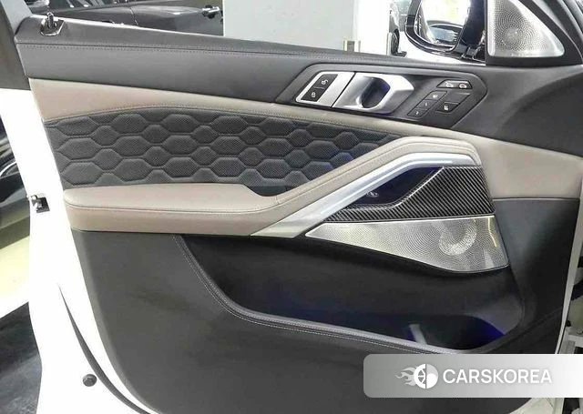 BMW X6M (G06) 2023 Белый из Кореи, фото 2