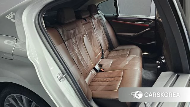BMW 5 Series (G30) 2023 Белый из Кореи, фото 2