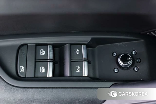 Audi Q5L 2023 Белый из Китая, фото 2