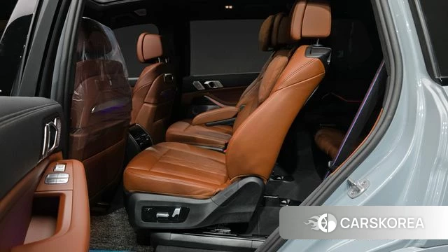 BMW X7 (G07) 2023 Серебристо-серый из Кореи, фото 2