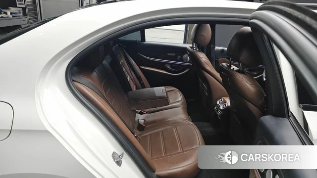 Mercedes-Benz E-Class W213 2018 Белый из Кореи, фото 2