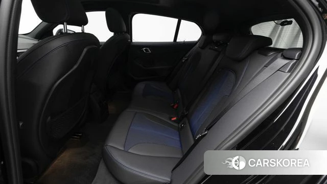 BMW 1 Series (F40) 2023 Черный из Кореи, фото 2