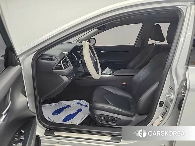 Toyota Camry (XV70) 2019 Серебряный из Кореи, фото 2