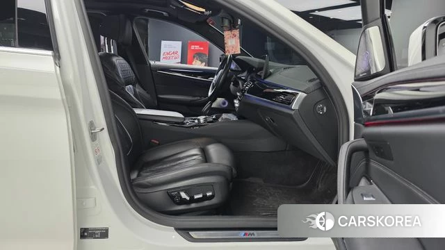 BMW 5 Series (G30) 2021 Белый из Кореи, фото 2