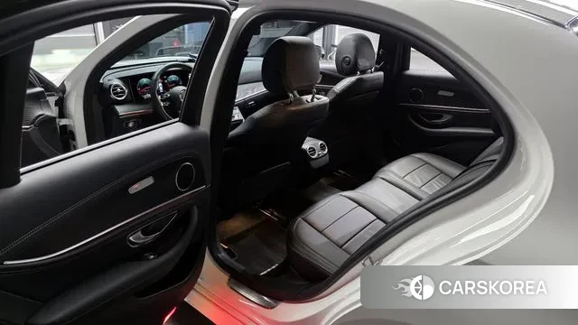 Mercedes-Benz E-Class W213 2021 Белый из Кореи, фото 2