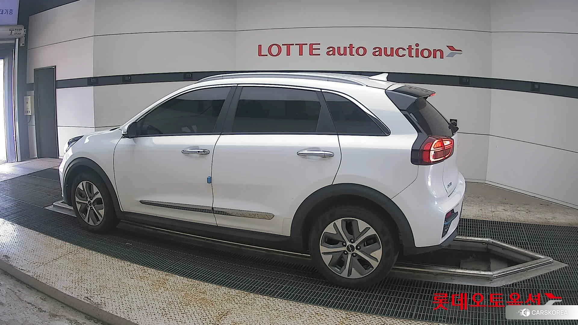 Kia Niro EV 2022 Snow White Pearl (optional) из Кореи, фото 2