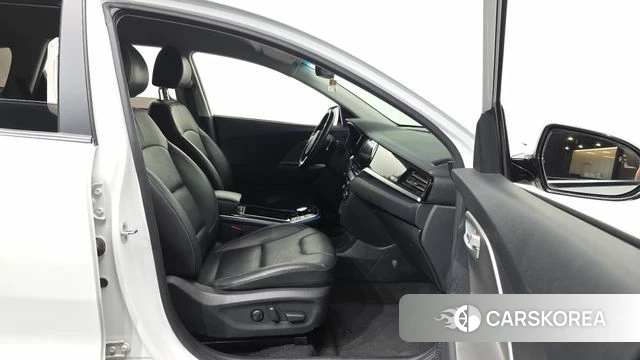 Kia Niro Plus 2022 Белый из Кореи, фото 2