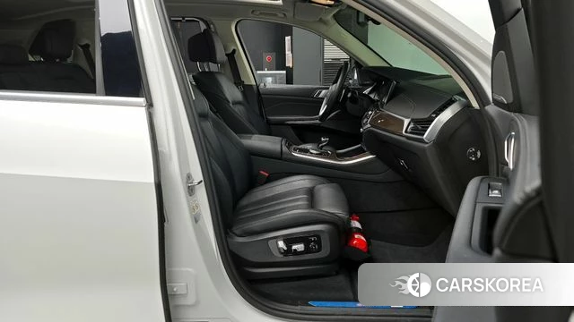 BMW X5 (G05) 2021 Белый из Кореи, фото 2