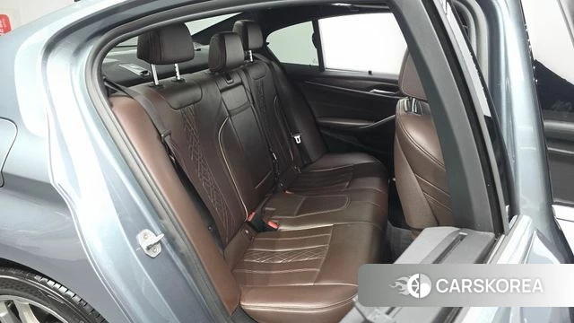 BMW 5 Series (G30) 2018 Серый из Кореи, фото 2