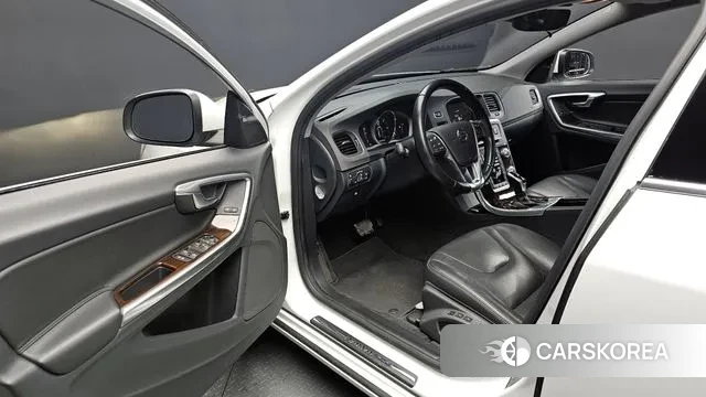 Volvo S60 2018 Белый из Кореи, фото 2