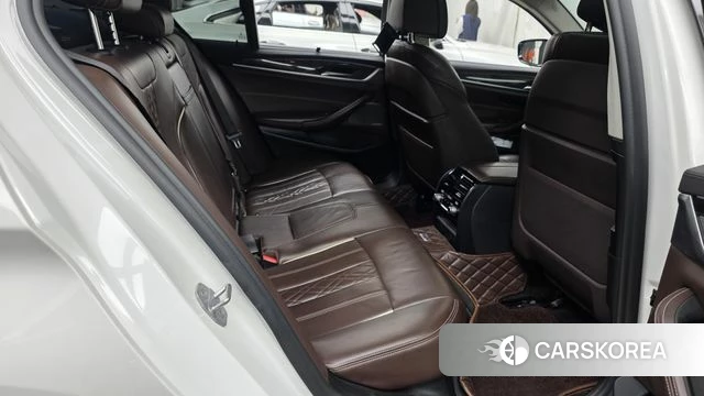 BMW 5 Series (G30) 2018 Белый из Кореи, фото 2