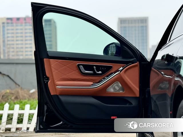 Mercedes-Benz Maybach S-class 2023 Черный из Китая, фото 2