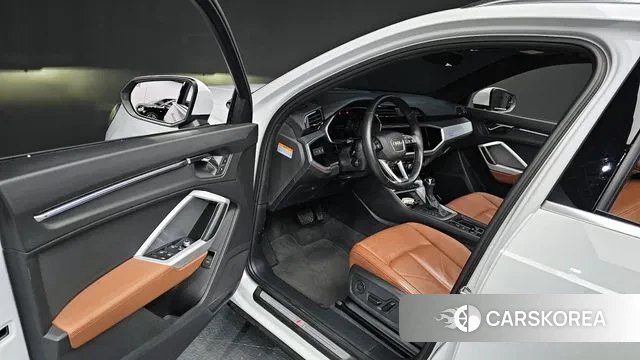 Audi Q3 (F3) 2022 Белый из Кореи, фото 2