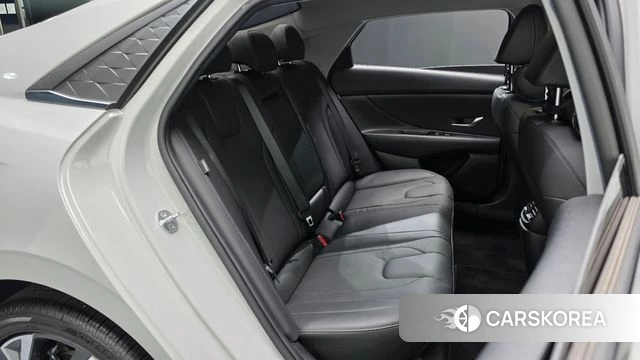 Hyundai The New Avante (CN7) 2025 Серебристо-серый из Кореи, фото 2