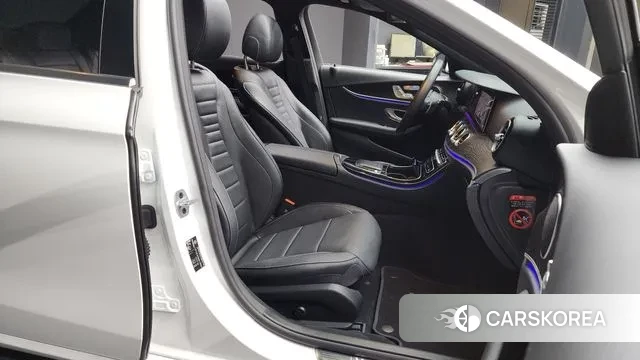 Mercedes-Benz E-Class W213 2023 Белый из Кореи, фото 2