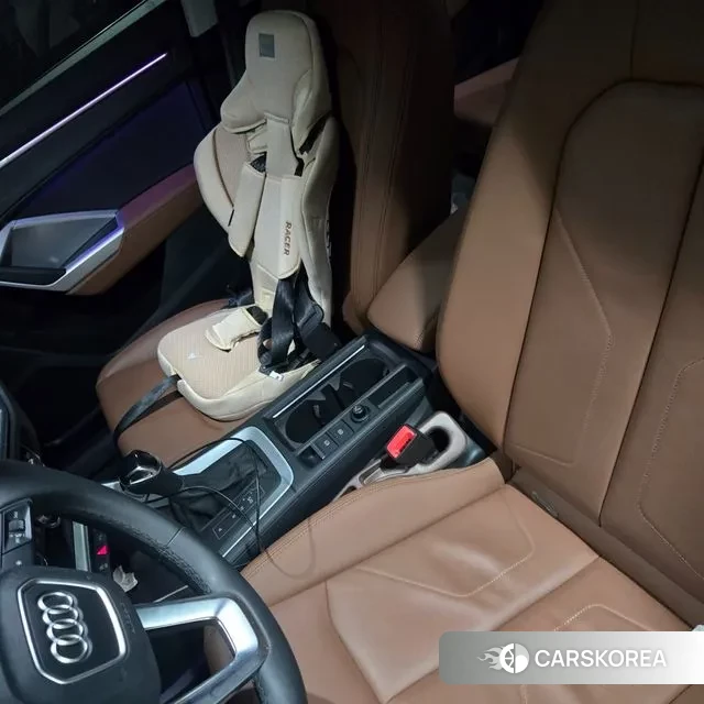 Audi Q3 (F3) 2023 Белый из Кореи, фото 2