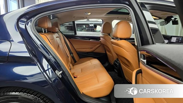 BMW 5 Series (G30) 2020 Черный из Кореи, фото 2