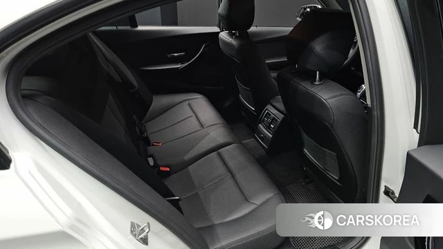 BMW 3 Series (F30) 2018 Белый из Кореи, фото 2