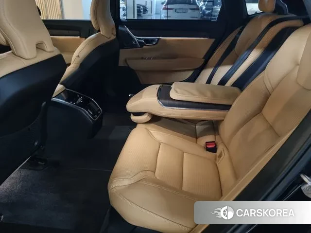 Volvo S90 2024 Черный из Кореи, фото 2