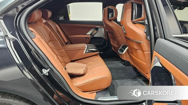 BMW 7 Series (G70) 2025 Черный из Кореи, фото 2