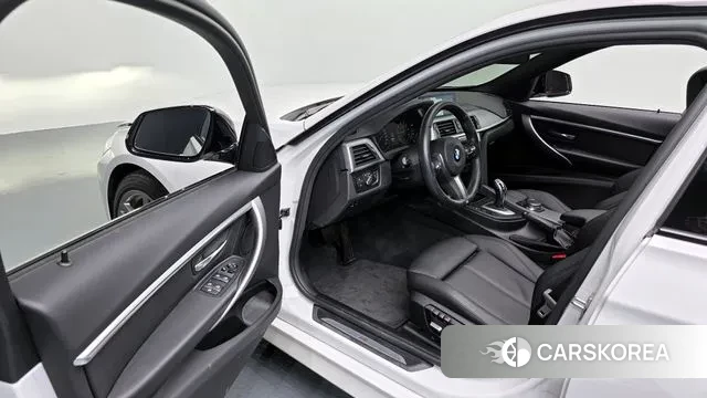 BMW 3 Series (F30) 2018 Белый из Кореи, фото 2