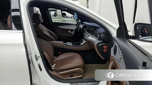 Mercedes-Benz E-Class W213 2021 Белый из Кореи, фото 2