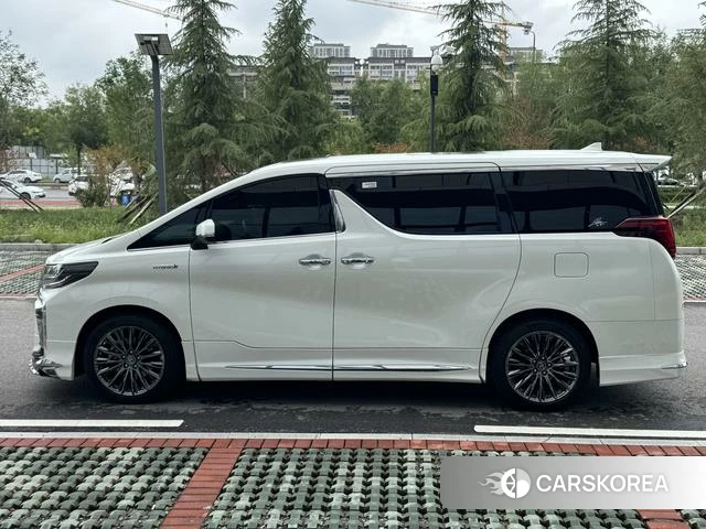 Toyota Elfa 2023 Белый из Китая, фото 2