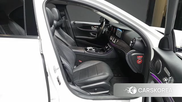 Mercedes-Benz E-Class W213 2018 Белый из Кореи, фото 2