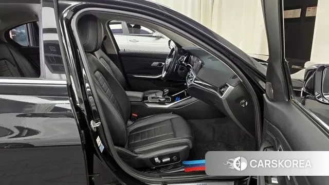 BMW 3 Series (G20) 2021 Черный из Кореи, фото 2