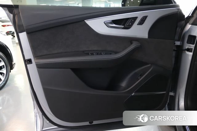 Audi Q8 (4M) 2021 Серебряный из Кореи, фото 2