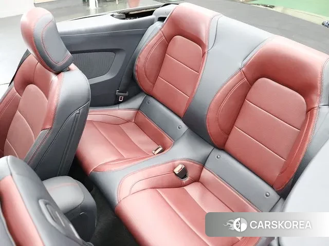 Ford Mustang 7th Generation 2024 Черный из Кореи, фото 2