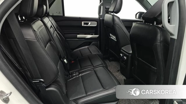Ford Explorer 6th Generation 2022 Белый из Кореи, фото 2