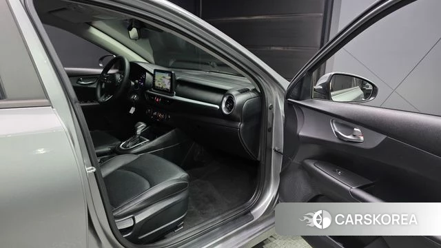 Kia The New K3 2nd generation 2021 Серебряный из Кореи, фото 2