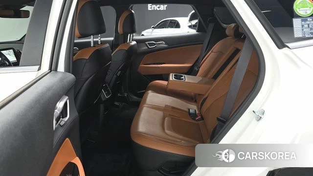 Kia Sportage 5th Generation Hybrid 2023 Белый из Кореи, фото 2