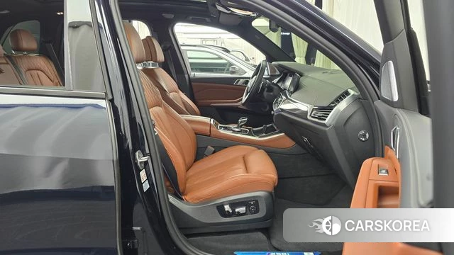BMW X5 (G05) 2023 Черный из Кореи, фото 2