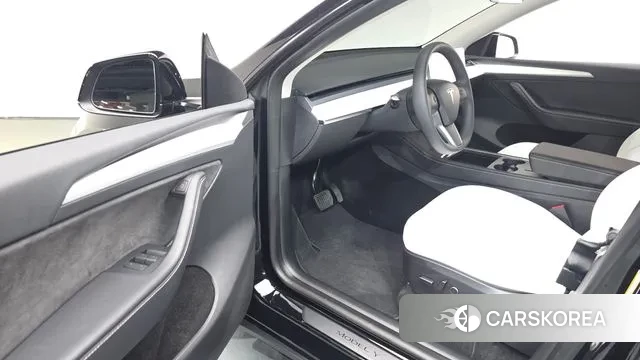Tesla Model Y 2024 Черный из Кореи, фото 2