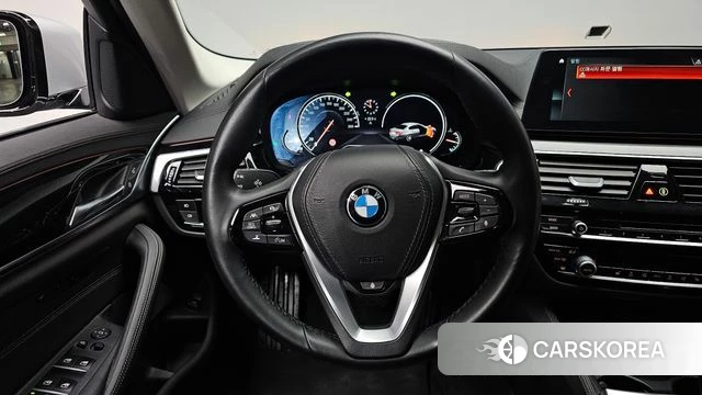 BMW 5 Series (G30) 2018 Серебряный из Кореи, фото 2